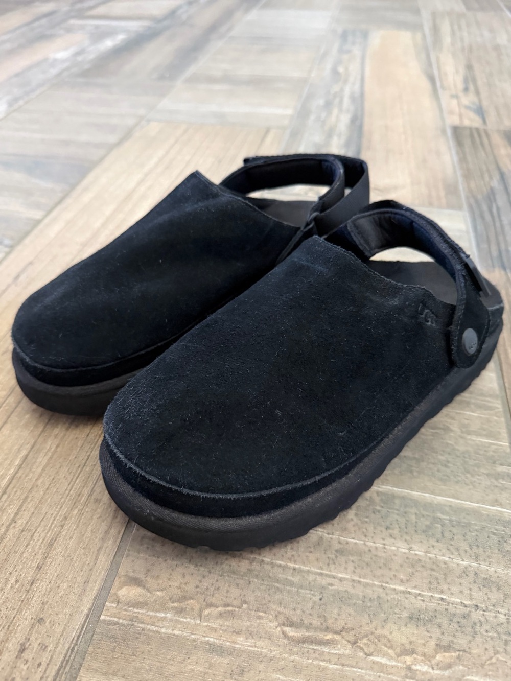 Ugg Goldenstar Villa Clog size 9.5